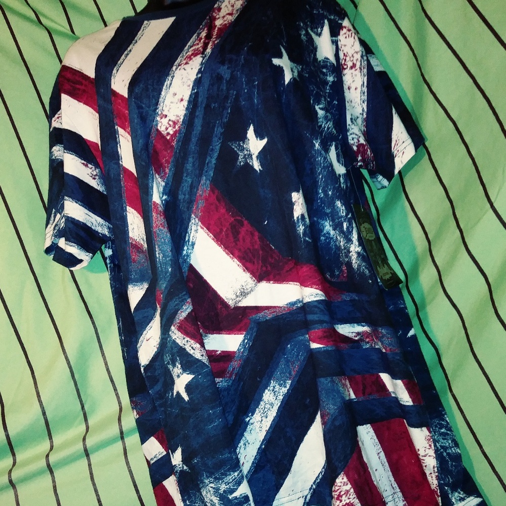 Unisex American flag crewneck T-shirt !
